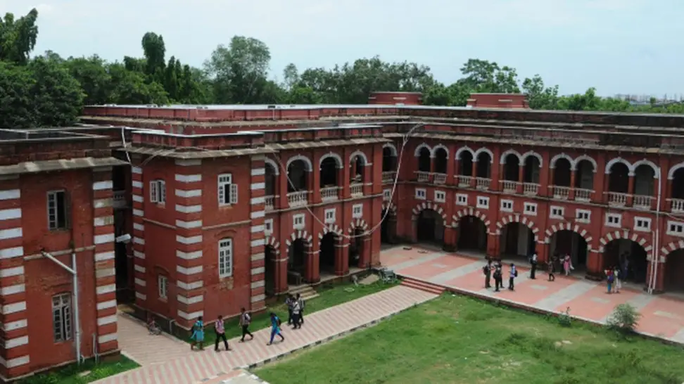 Students at CEG Red Brick Blocks